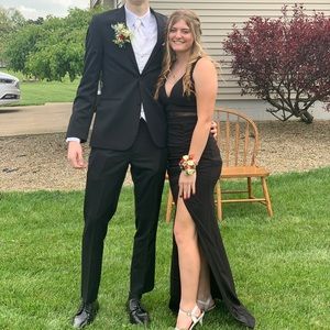 Got this dress from dillards and absolutely loved it, the size only says medium